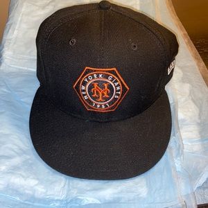 NY Giants Fitted (size 7 3/8)